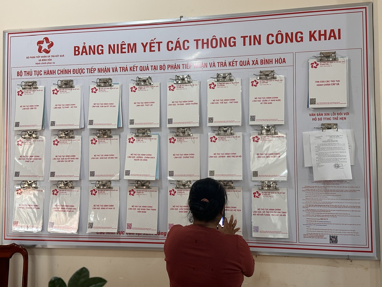 Về việc đẩy mạnh ứng dụng mã QR Code để truy cập tìm hiểu thông tin và thực hiện giải quyết thủ tục hành chính tại UBND xã Bình Hòa